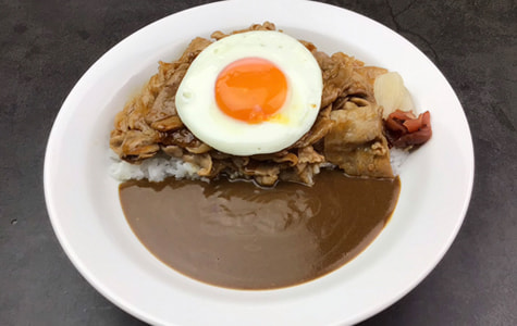 肉カレージャンキー_目玉焼きスタミナカレー並盛.jpg